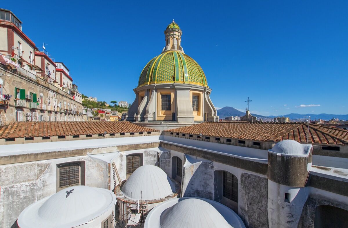 L’Iconico Rione Sanità di Napoli: Un Tour tra Arte ed Ipogei Greci desktop picture