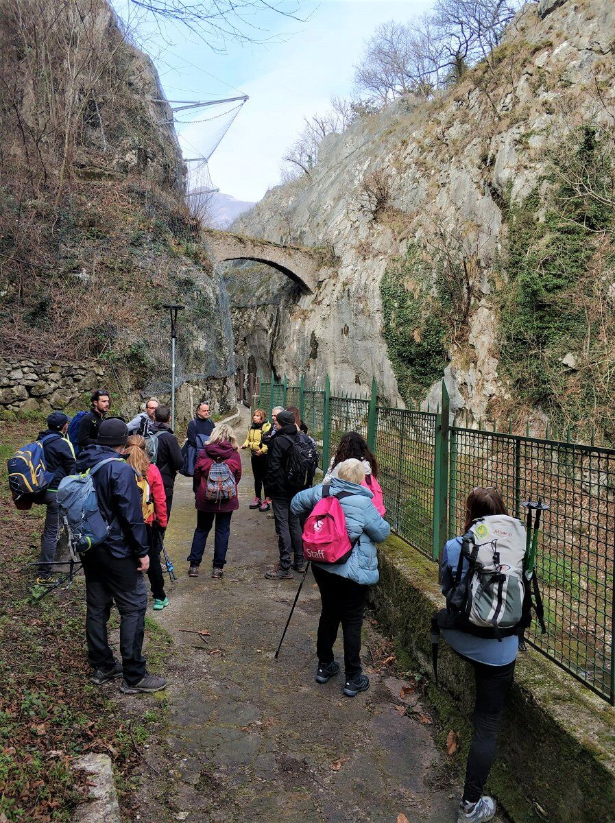 L'Anello panoramico dei Tre Casott e l’Abbazia di San Pietro al Monte L'Anello panoramico dei Tre Casott e l’Abbazia di San Pietro al Monte desktop picture