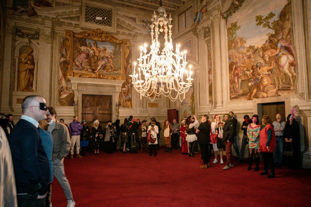 Carnevale in Villa Godi Malinverni: Una Notte in Maschera desktop picture