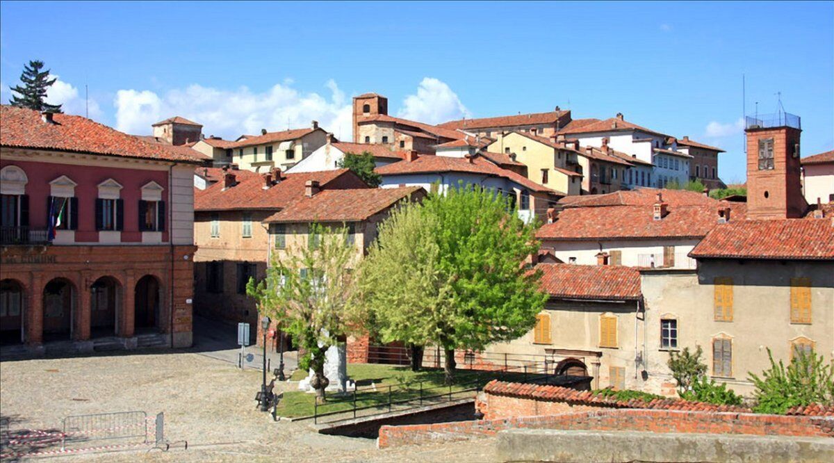 Escursione dal Medioevo di Cassine al Belvedere di Alice Bel Colle Escursione dal Medioevo di Cassine al Belvedere di Alice Bel Colle desktop picture