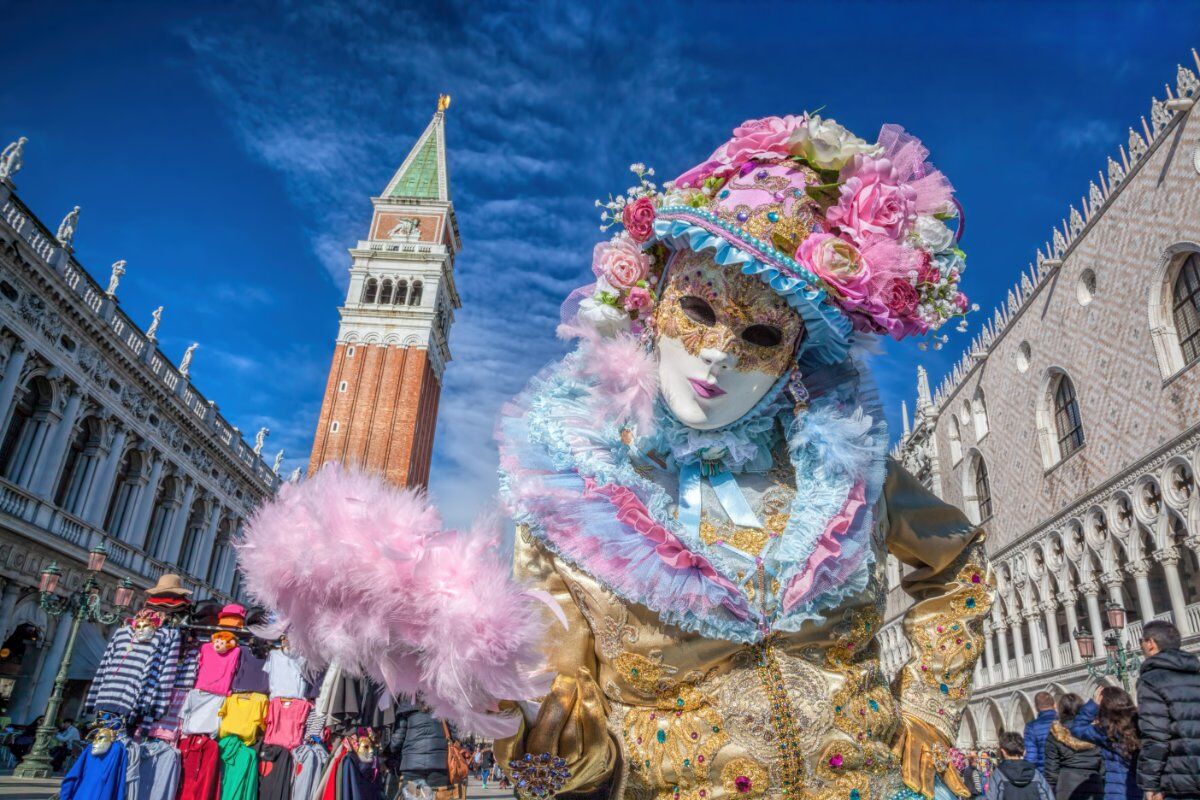 Tour nella Città delle Maschere: La Storia del Carnevale di Venezia desktop picture