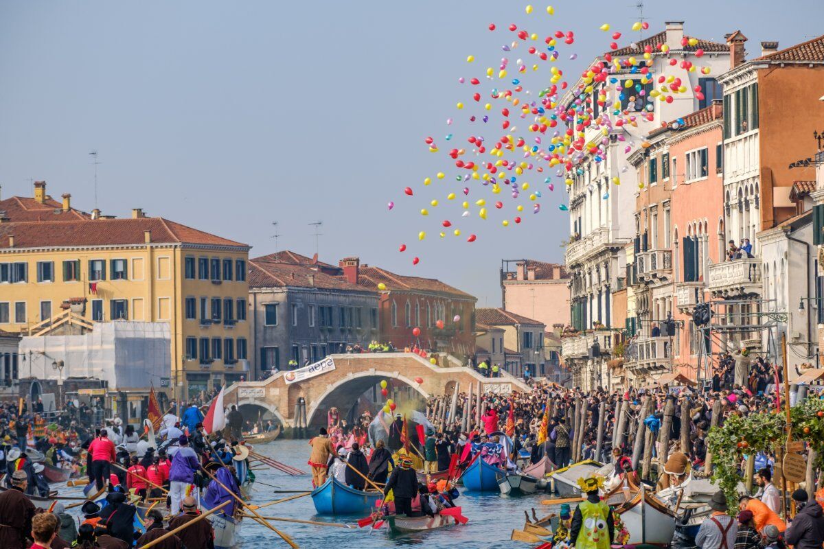 Tour nella Città delle Maschere: La Storia del Carnevale di Venezia Tour nella Città delle Maschere: La Storia del Carnevale di Venezia desktop picture