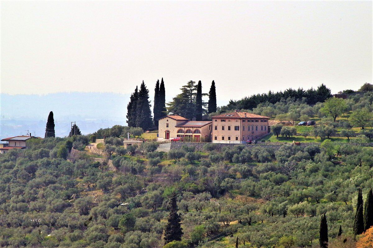 La Dorsale Giuliani: Trekking tra natura e borghi dei Colli Veronesi La Dorsale Giuliani: Trekking tra natura e borghi dei Colli Veronesi desktop picture