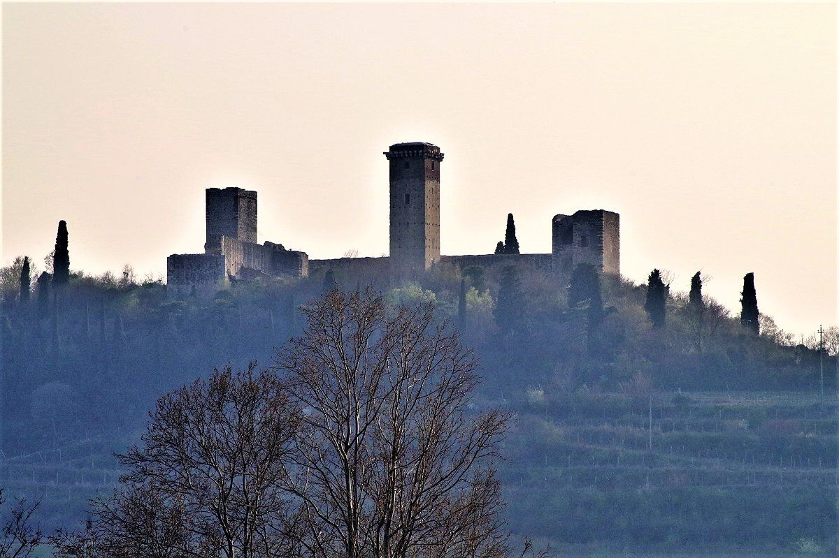 La Dorsale Giuliani: Trekking tra natura e borghi dei Colli Veronesi La Dorsale Giuliani: Trekking tra natura e borghi dei Colli Veronesi desktop picture