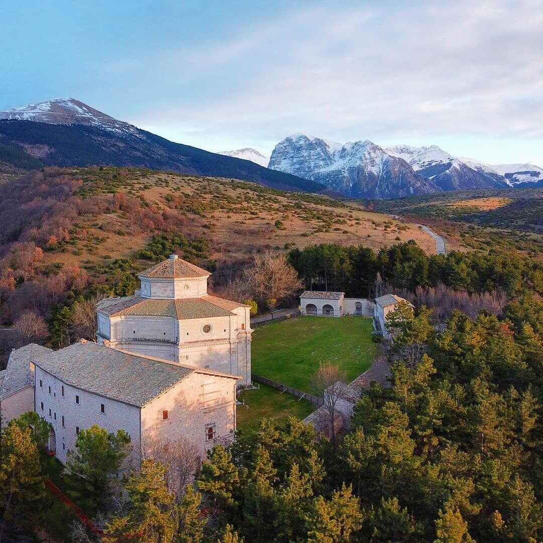Trekking nel cuore dei Monti Sibillini Trekking nel cuore dei Monti Sibillini desktop picture