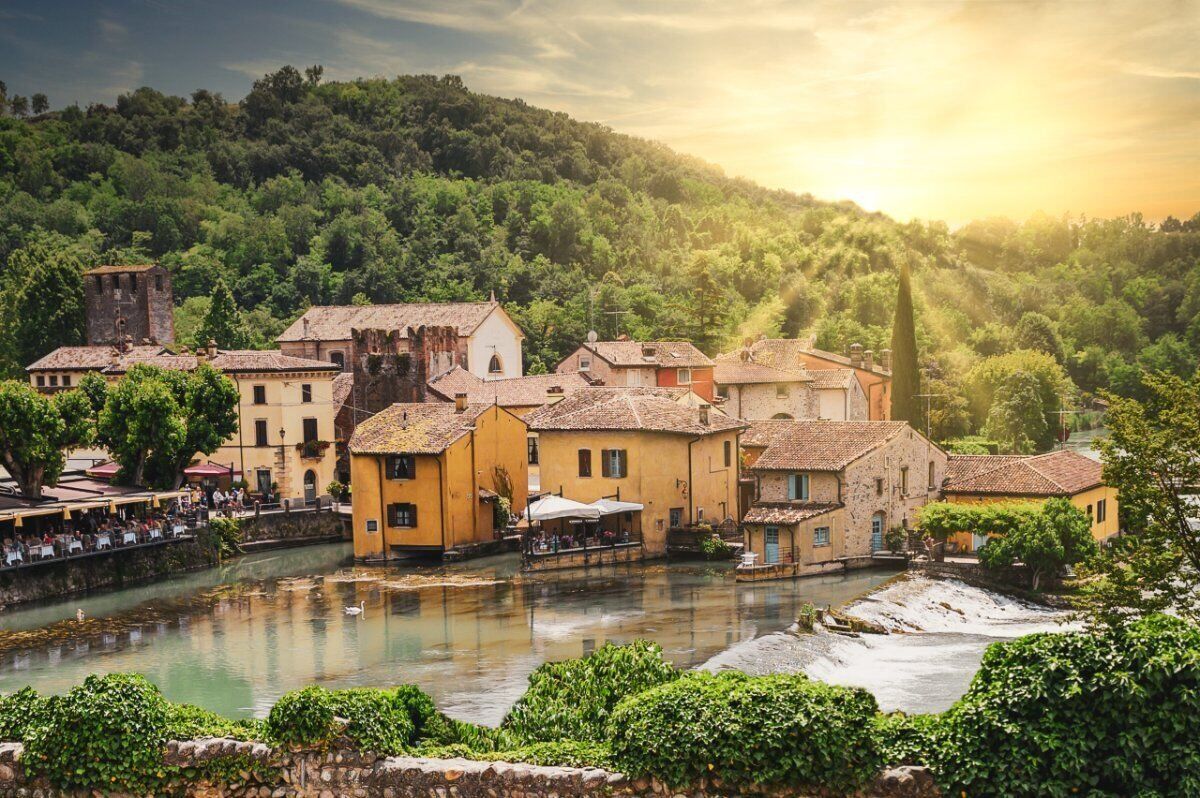 Pasqua al Lago di Garda: Borghetto sul Mincio e Lazise Pasqua al Lago di Garda: Borghetto sul Mincio e Lazise desktop picture