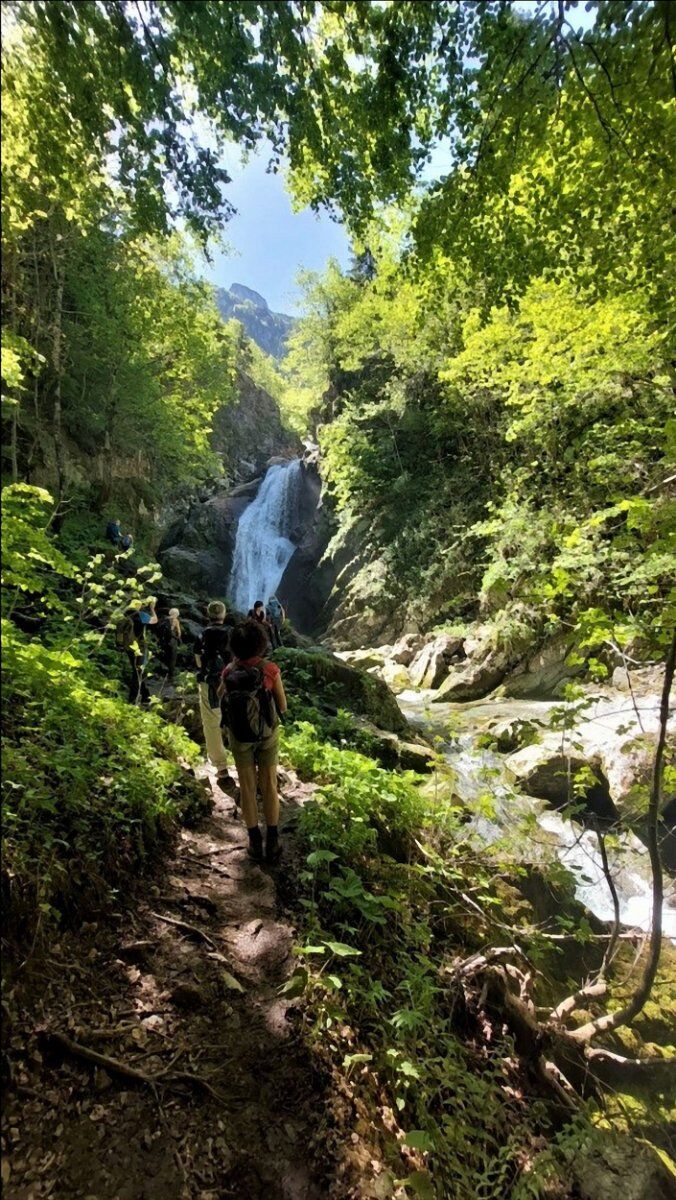 L’Anello del Marguareis: Tra Natura Selvaggia e Impetuose Cascate desktop picture