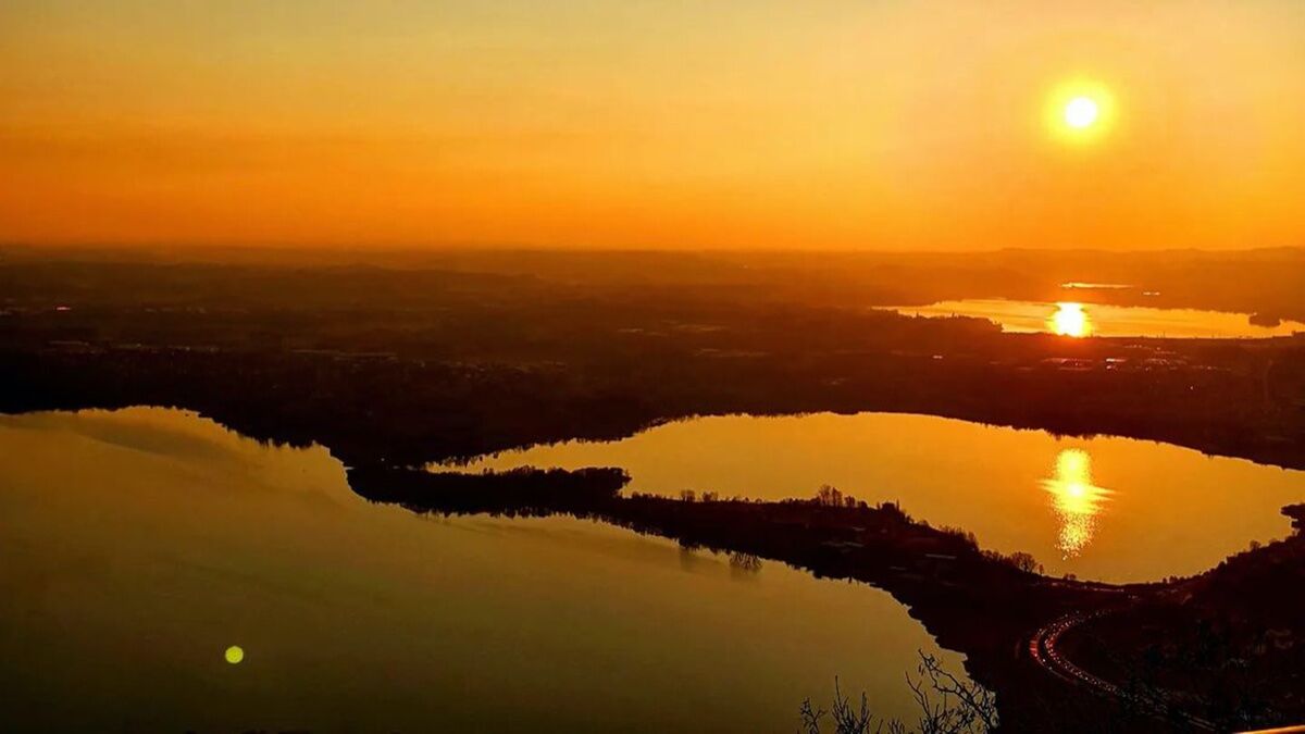 Passeggiata con aperitivo al tramonto sui Laghi Briantei Passeggiata con aperitivo al tramonto sui Laghi Briantei desktop picture