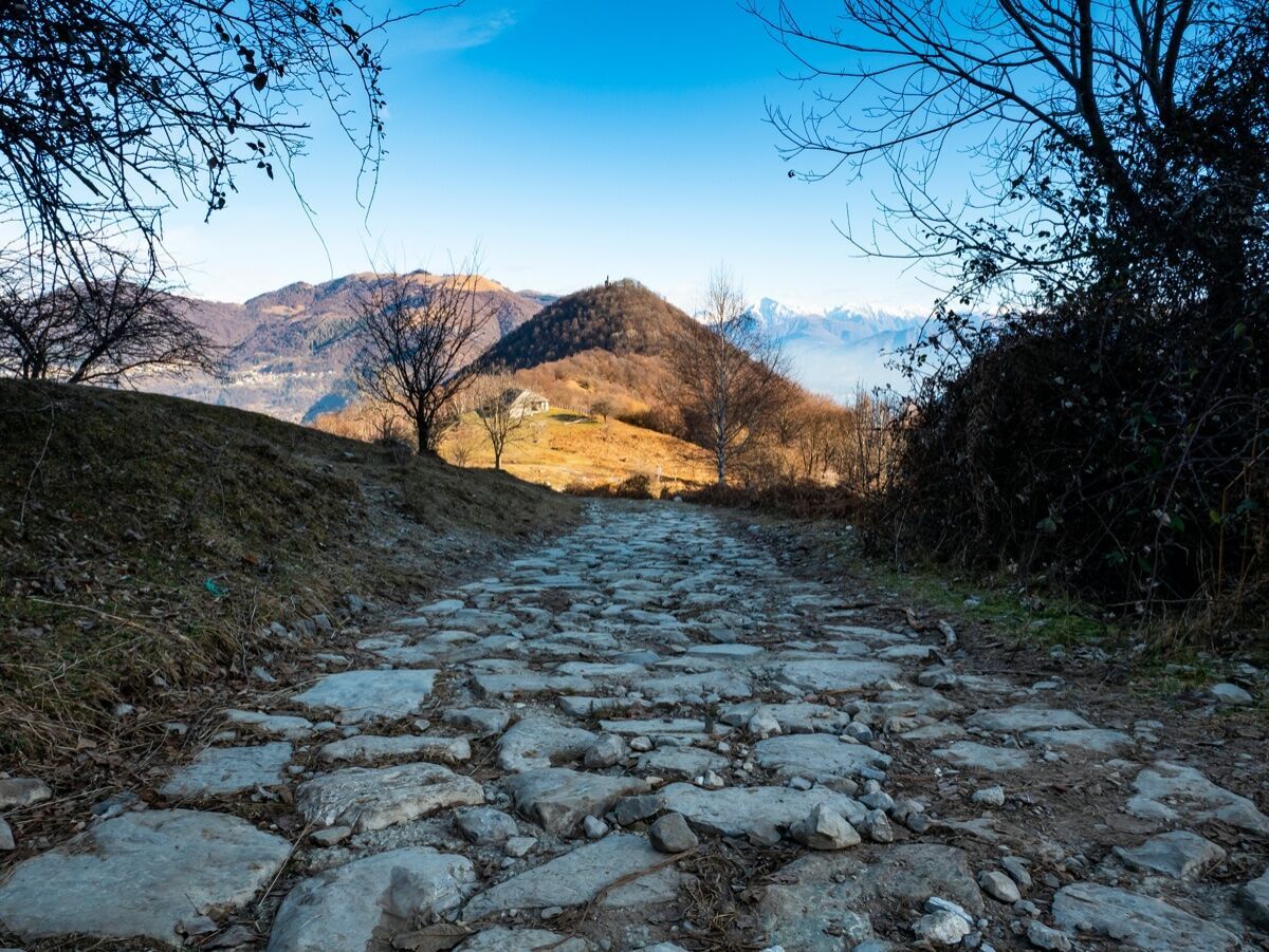 Trekking sul Monte Melma: Tra Natura e Panorami Inaspettati desktop picture