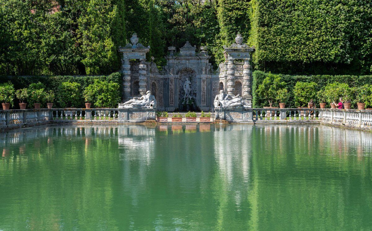 Le meraviglie di Villa Reale: Visita guidata a giardini e interni desktop picture