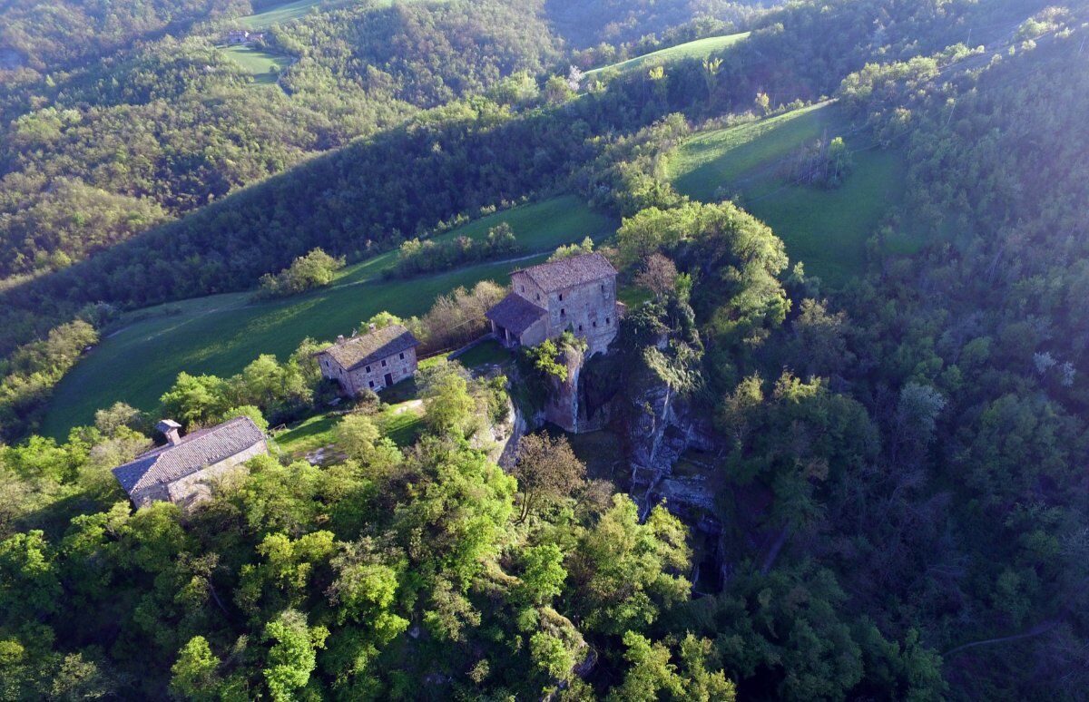"M'Illumino di Meno": Trekking Notturno nei Colli Reggiani "M'Illumino di Meno": Trekking Notturno nei Colli Reggiani desktop picture