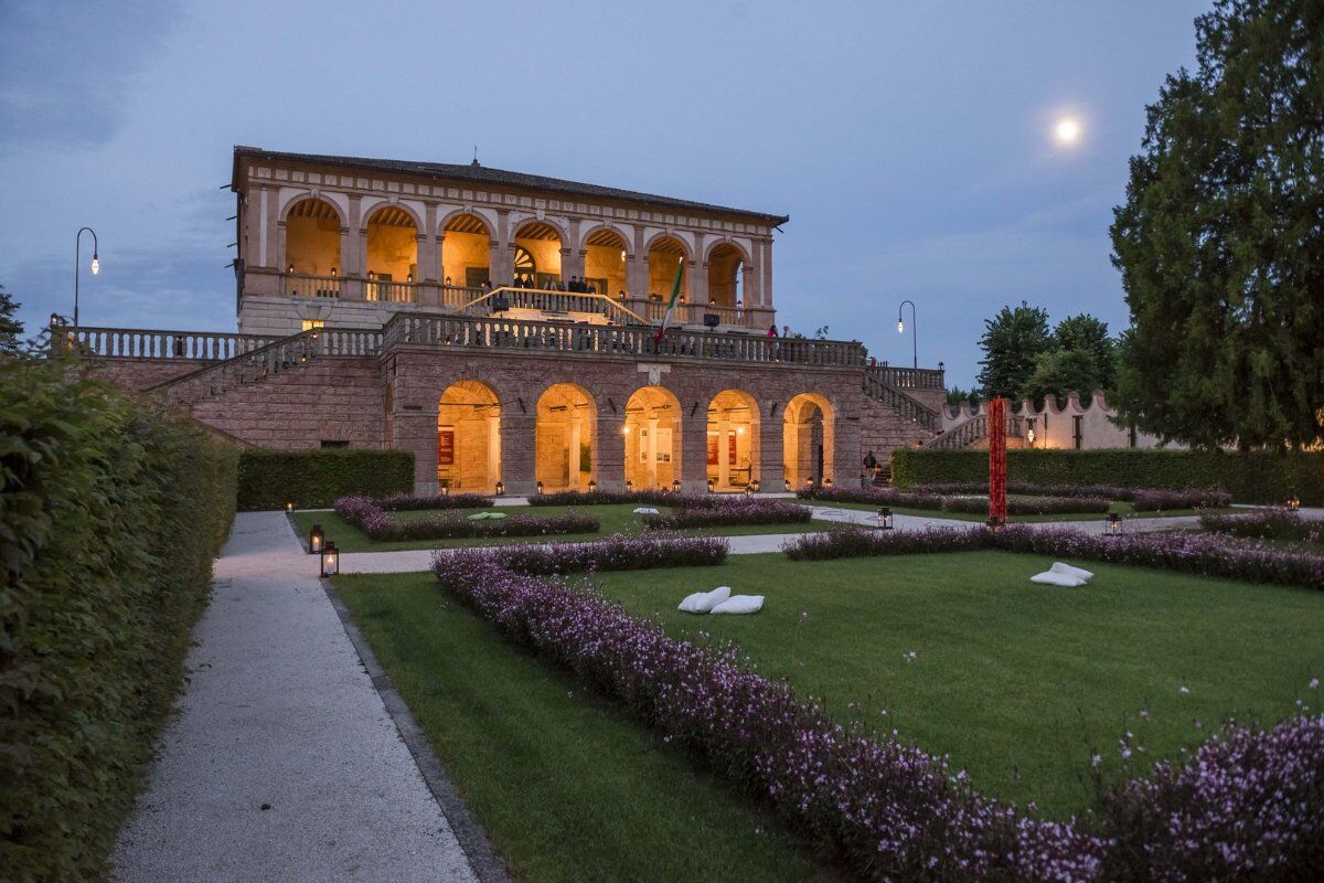 "M'Illumino di Meno": Degustazione a Lume di Candela a Villa dei Vescovi "M'Illumino di Meno": Degustazione a Lume di Candela a Villa dei Vescovi desktop picture