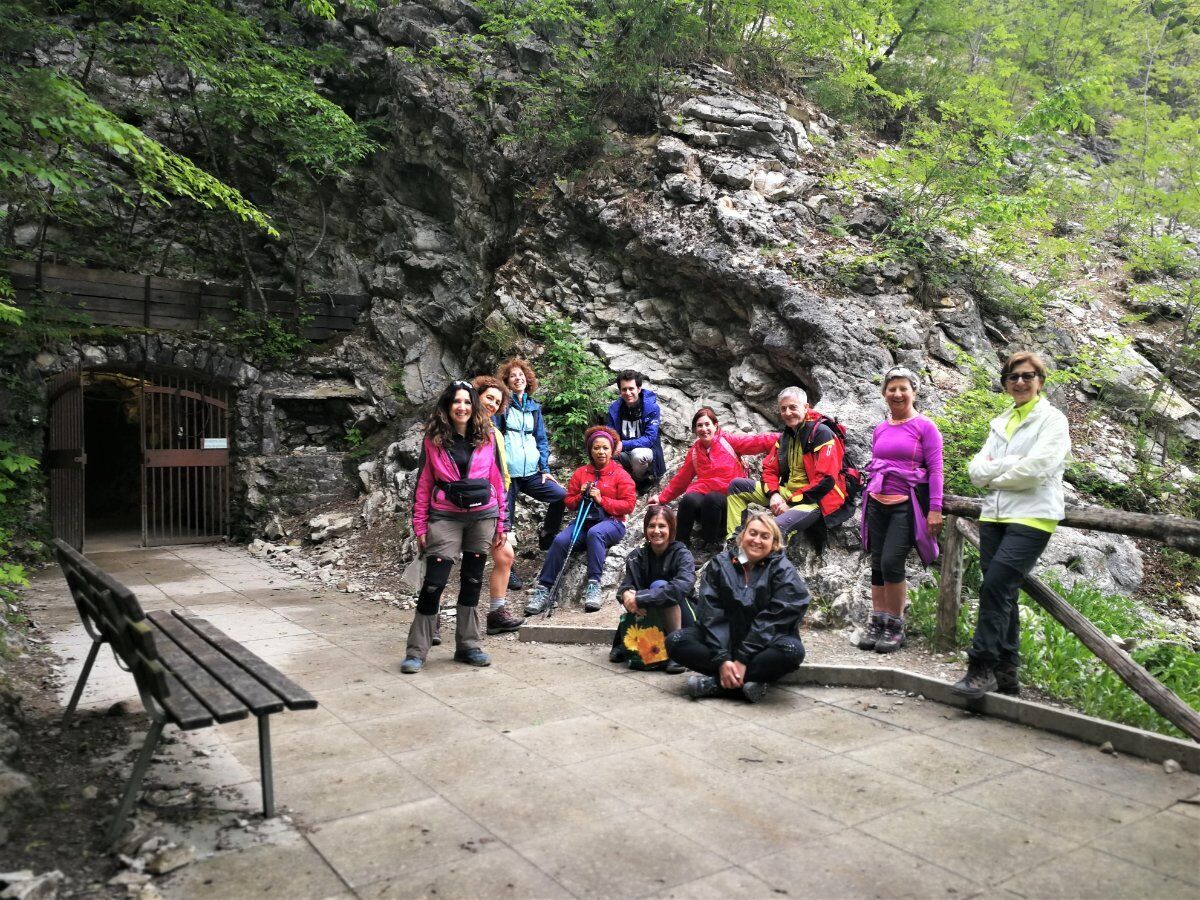 Trekking a Bolca: Scopri Fossili, Coralli e Panorami Mozzafiato Trekking a Bolca: Scopri Fossili, Coralli e Panorami Mozzafiato desktop picture