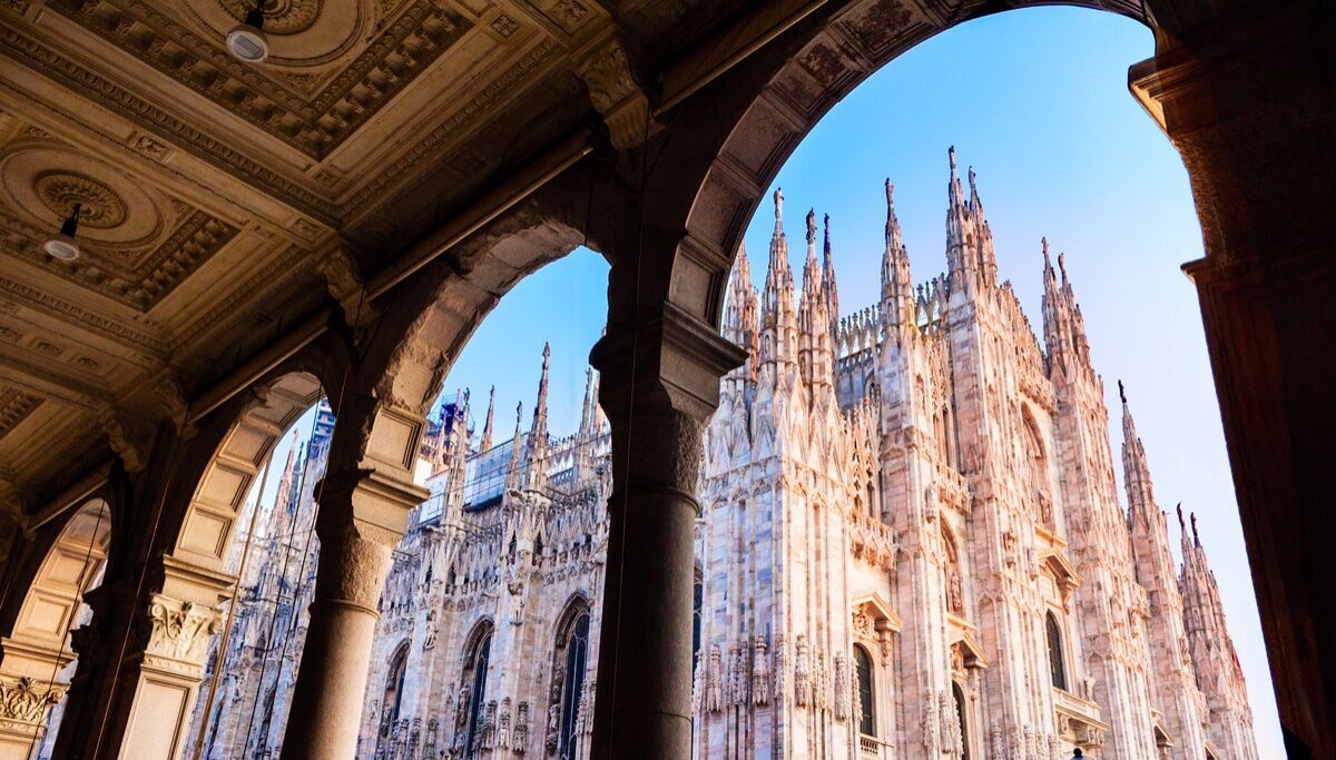 Tour storico di Milano in Rosso Tour storico di Milano in Rosso desktop picture