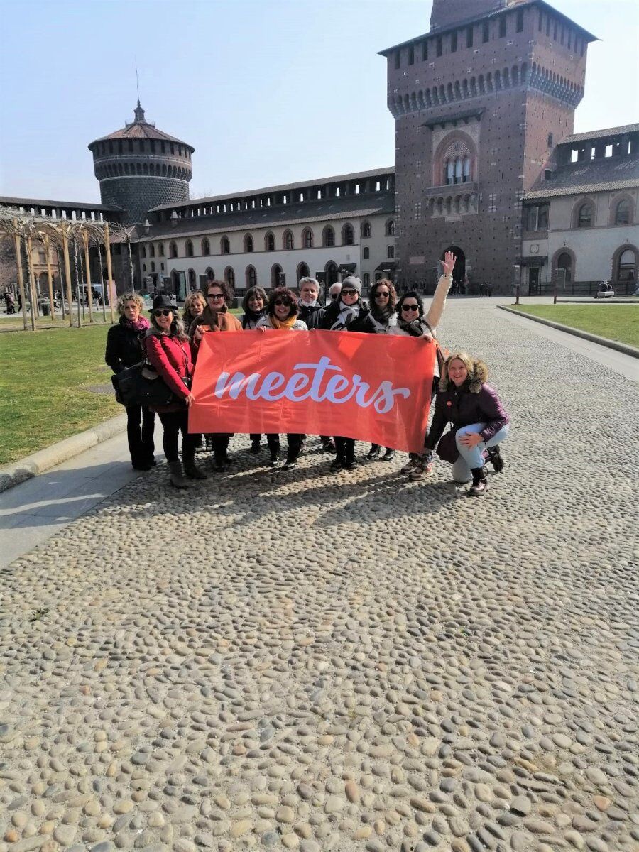 Tour storico di Milano in Rosso desktop picture
