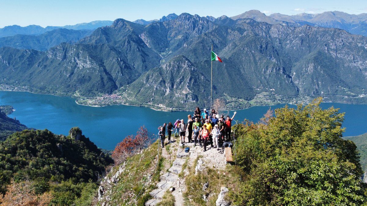 Trekking sul Monte Stino: Un Balcone sul Lago d'Idro desktop picture