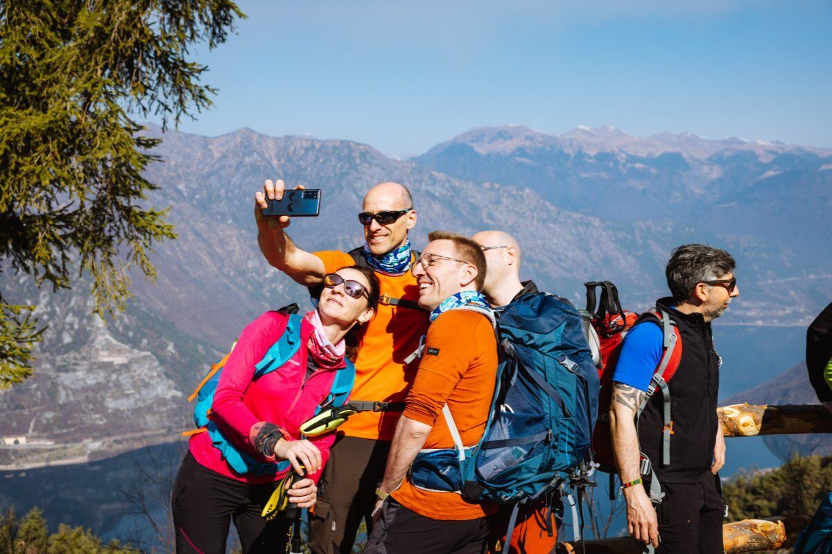 Trekking sul Monte Stino: Un Balcone sul Lago d'Idro Trekking sul Monte Stino: Un Balcone sul Lago d'Idro desktop picture