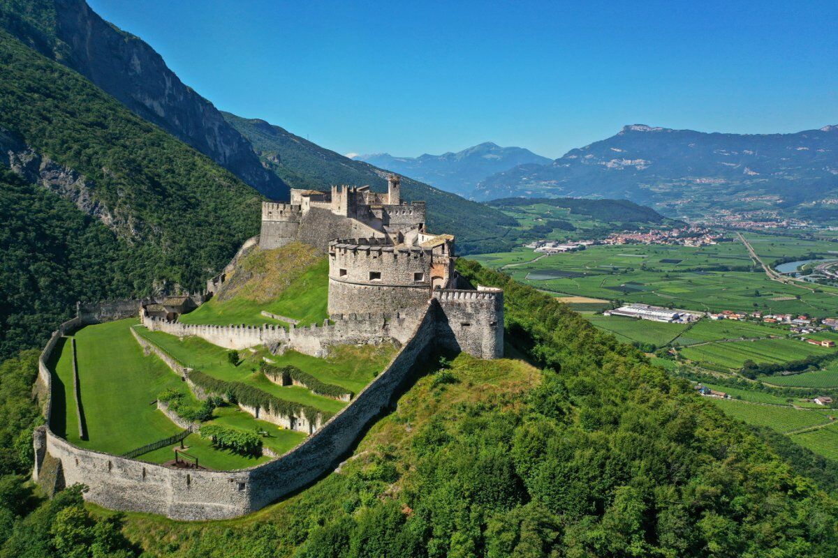 Visita al Castel Beseno e Camminata nella Valle del Rio Cavallo Visita al Castel Beseno e Camminata nella Valle del Rio Cavallo desktop picture