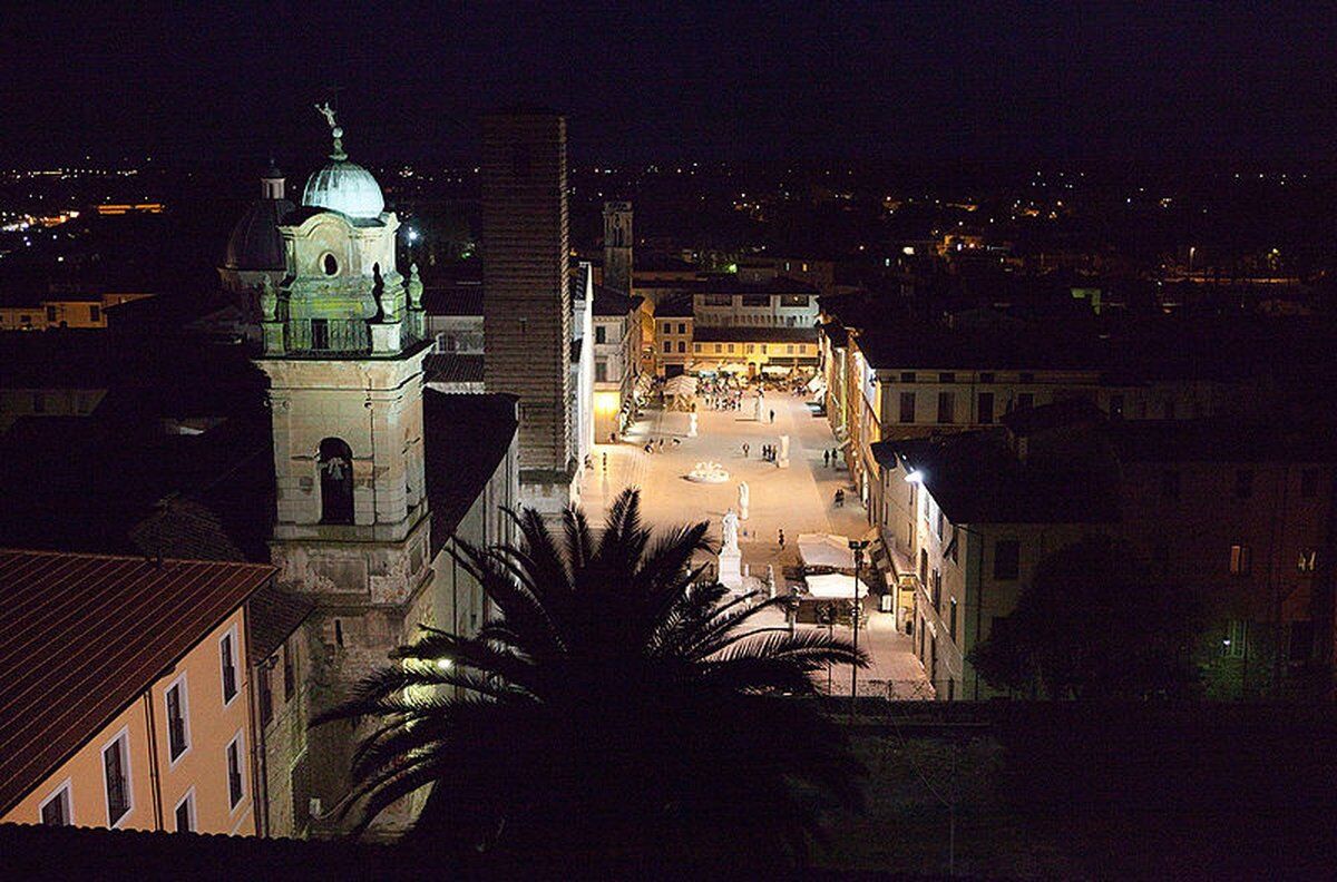 Pietrasanta: visita guidata serale nel cuore della Versilia desktop picture