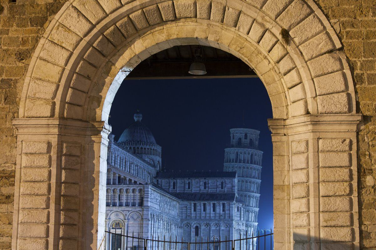 I Palazzi di Pisa: tour serale da Piazza dei Cavalieri al Lungarno desktop picture