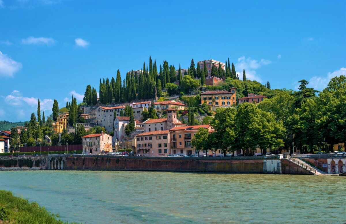 Tour guidato a Verona: il legame tra l'Adige e la Città Scaligera desktop picture