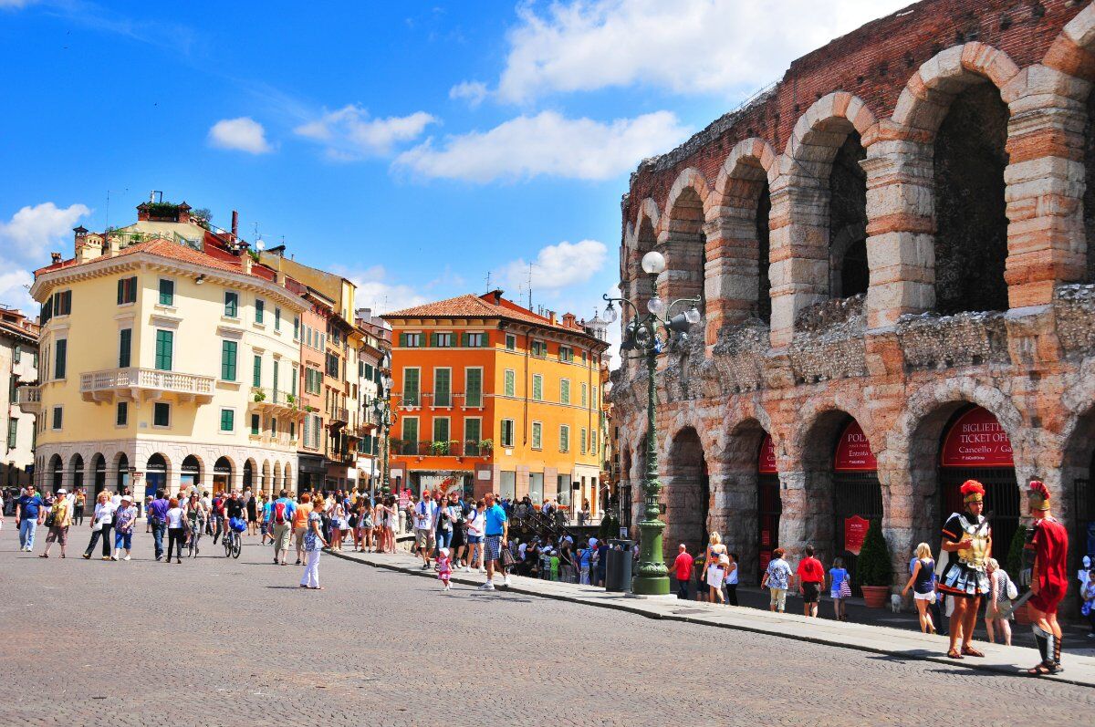 Tour guidato a Verona: il legame tra l'Adige e la Città Scaligera desktop picture