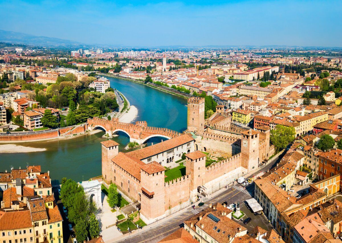 Tour Guidato a Castelvecchio: La Fortezza di Verona desktop picture