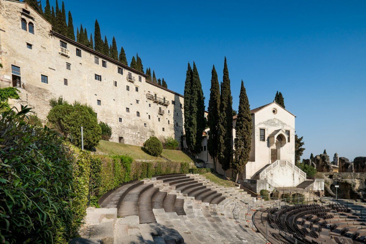Tour Guidato a Verona: Il Museo Archeologico al Teatro Romano desktop picture