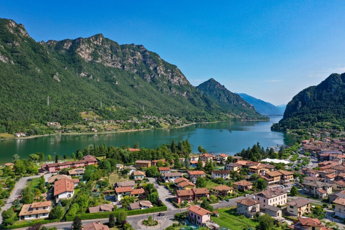 Trekking con vista sulle Creste del Dosso Sassello Trekking con vista sulle Creste del Dosso Sassello desktop picture