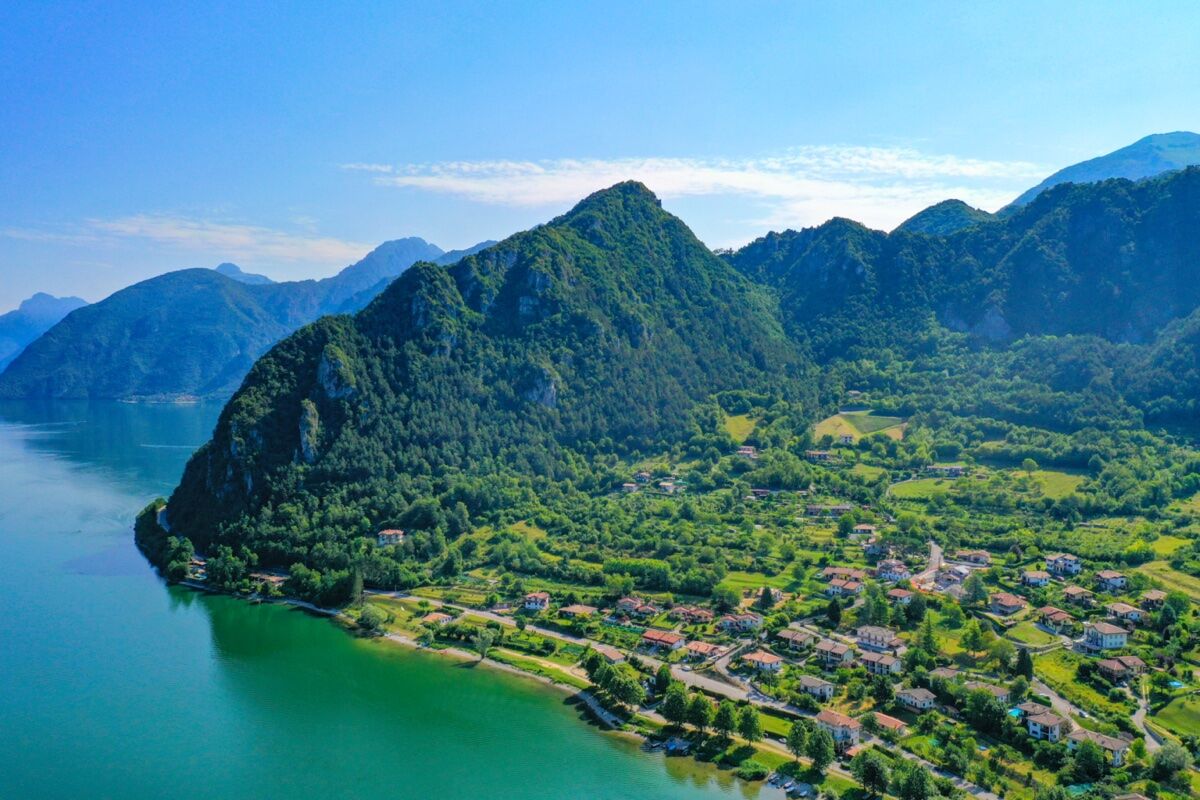 Trekking con vista sulle Creste del Dosso Sassello Trekking con vista sulle Creste del Dosso Sassello desktop picture