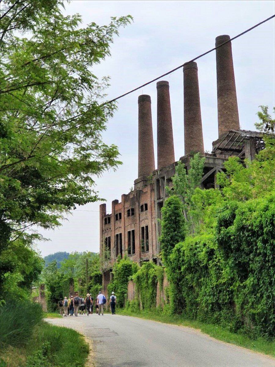 Passeggiata a Ozzano Monferrato tra panorami e ciminiere Passeggiata a Ozzano Monferrato tra panorami e ciminiere desktop picture