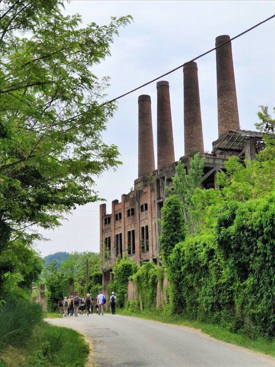 Passeggiata a Ozzano Monferrato tra panorami e ciminiere desktop picture