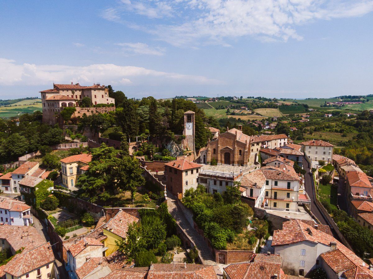 Passeggiata a Ozzano Monferrato tra panorami e ciminiere desktop picture
