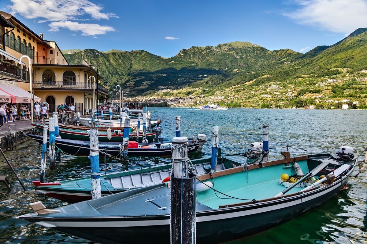 Kayak sul Lago d'Iseo intorno a Monte Isola desktop picture