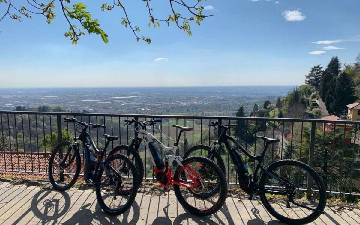 E-Bike Tour tra Colli e Panorami di Bergamo Alta (Bike Inclusa) desktop picture