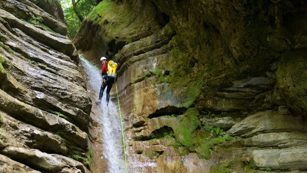 Spettacolare Canyoning sul Lago d'Iseo desktop picture