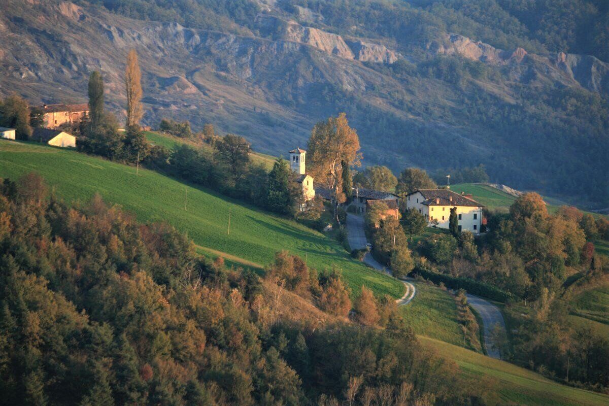 Il Borgo di Onfiano: Trekking sui Colli Reggiani con Cena Finale desktop picture
