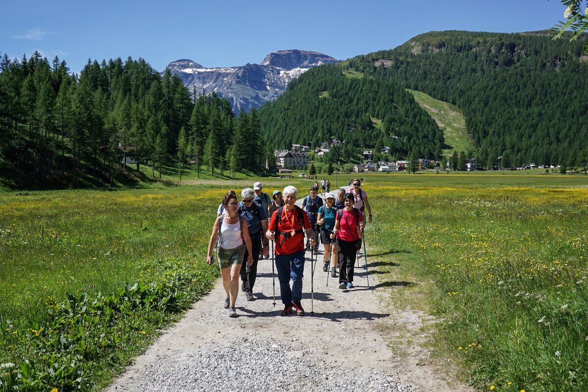 I Laghi del Sangiatto: Trekking tra scorci e scenari pittoreschi I Laghi del Sangiatto: Trekking tra scorci e scenari pittoreschi desktop picture