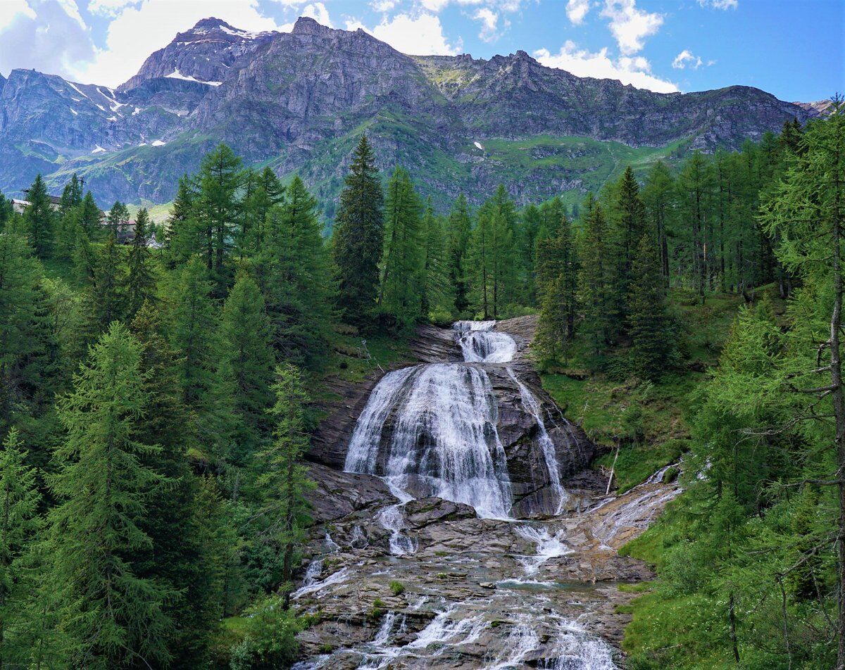 I Laghi del Sangiatto: Trekking tra scorci e scenari pittoreschi desktop picture