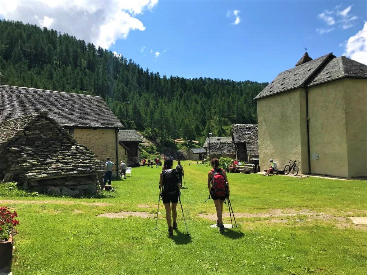 I Laghi del Sangiatto: Trekking tra scorci e scenari pittoreschi desktop picture