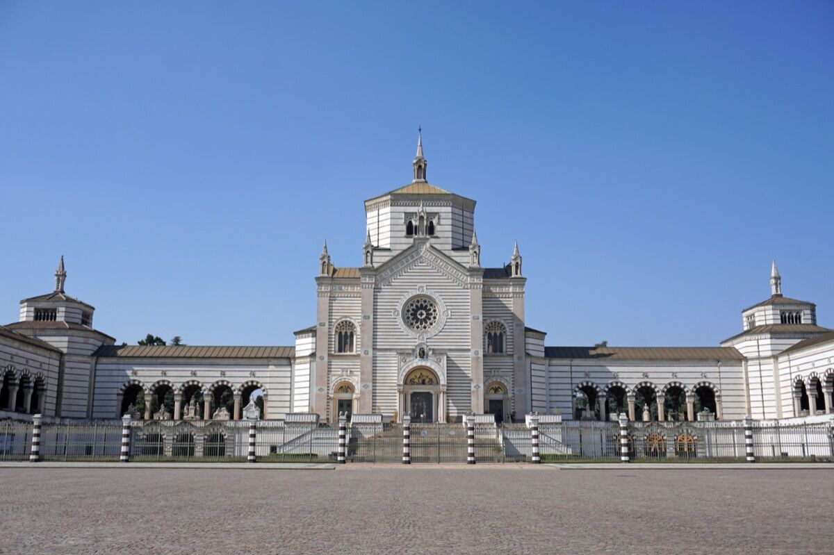 Il Cimitero Monumentale di Milano: Passeggiata tra arte e natura desktop picture