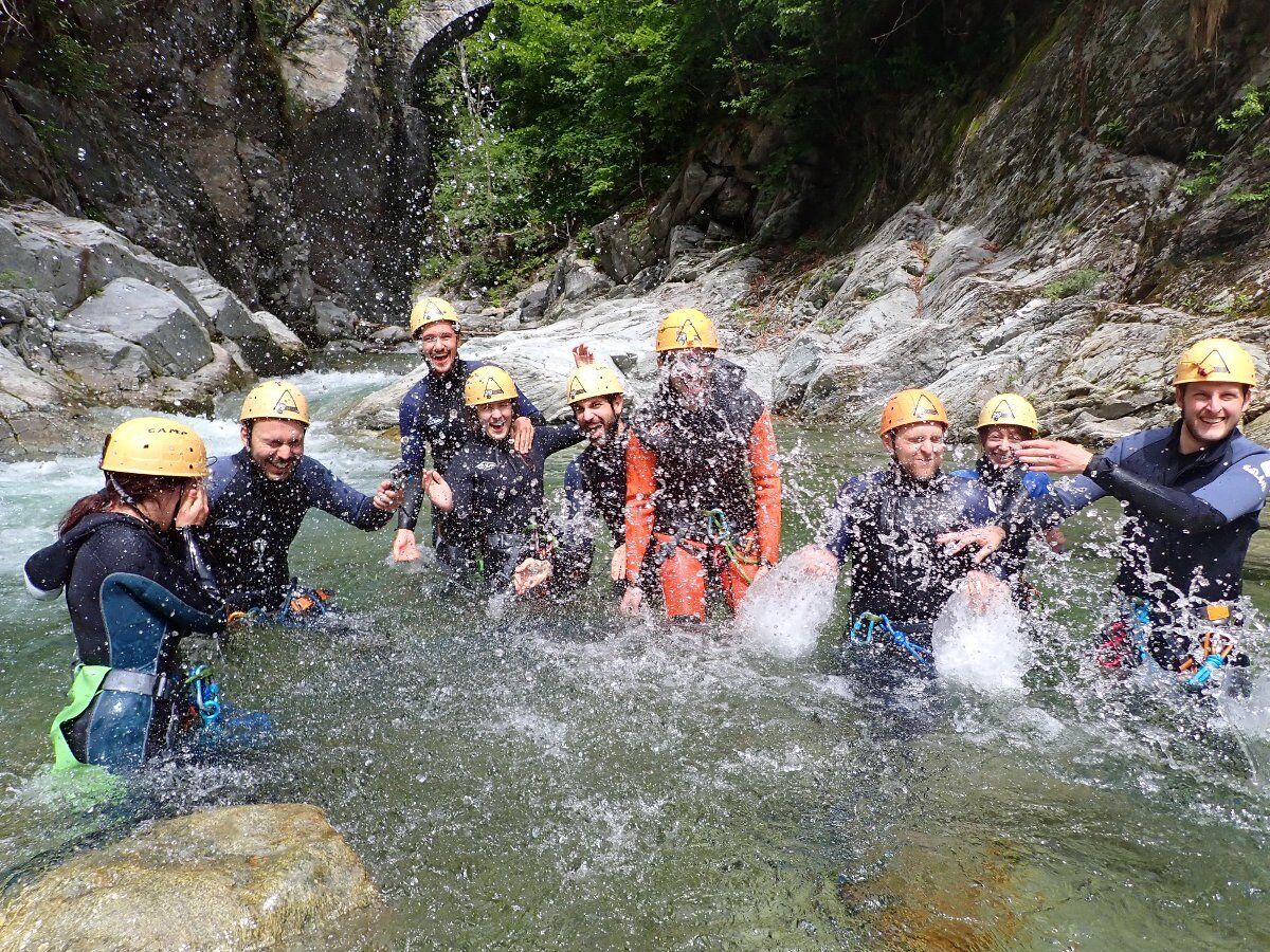 Canyoning nel Torrente Sorba alle Pendici del Monte Rosa Canyoning nel Torrente Sorba alle Pendici del Monte Rosa desktop picture