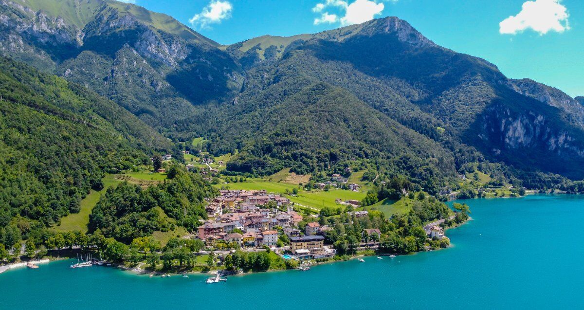 Trekking al Lago di Ledro: Uno Smeraldo incastonato nelle Prealpi Trekking al Lago di Ledro: Uno Smeraldo incastonato nelle Prealpi desktop picture