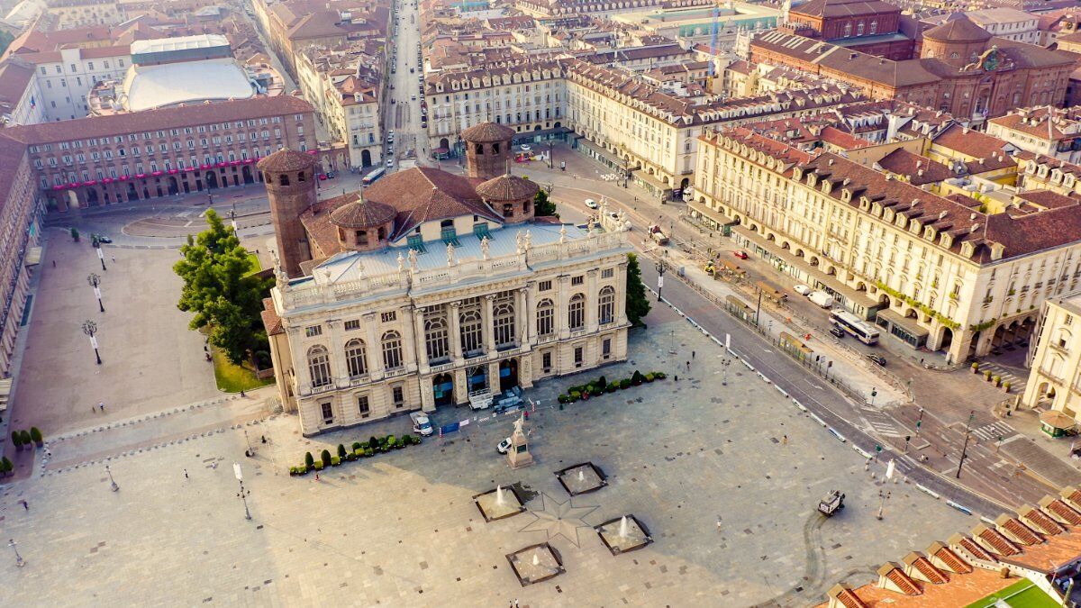 Passeggiata tra le curiosità enogastronomiche di Torino desktop picture