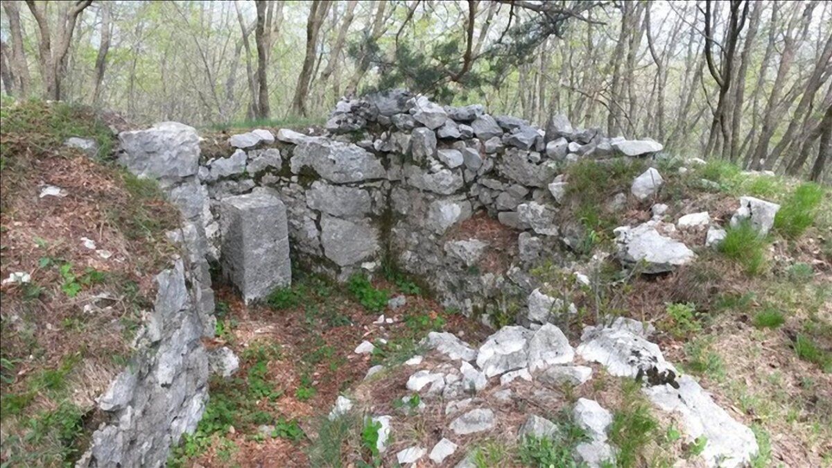 La Busa dei Morti: Percorso ad anello sul Monte Baldo La Busa dei Morti: Percorso ad anello sul Monte Baldo desktop picture