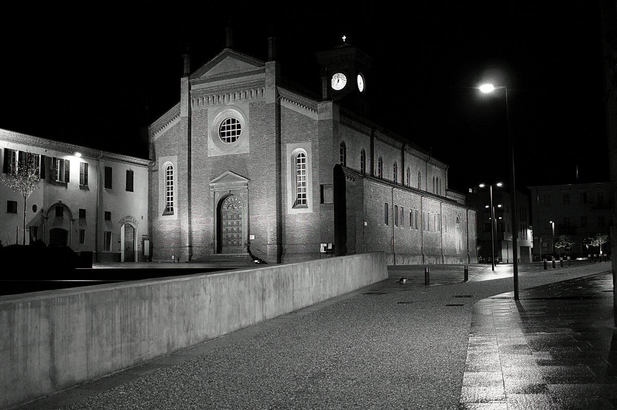 Tour Serale ad Alessandria: Lo Spettacolo Itinerante tra Arte e Folclore Tour Serale ad Alessandria: Lo Spettacolo Itinerante tra Arte e Folclore desktop picture