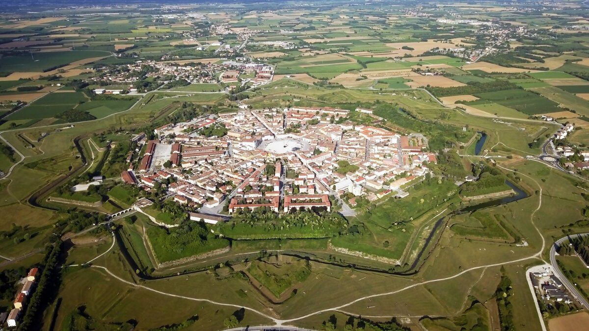 Tour guidato a Palmanova: la Città veneziana a forma di stella desktop picture