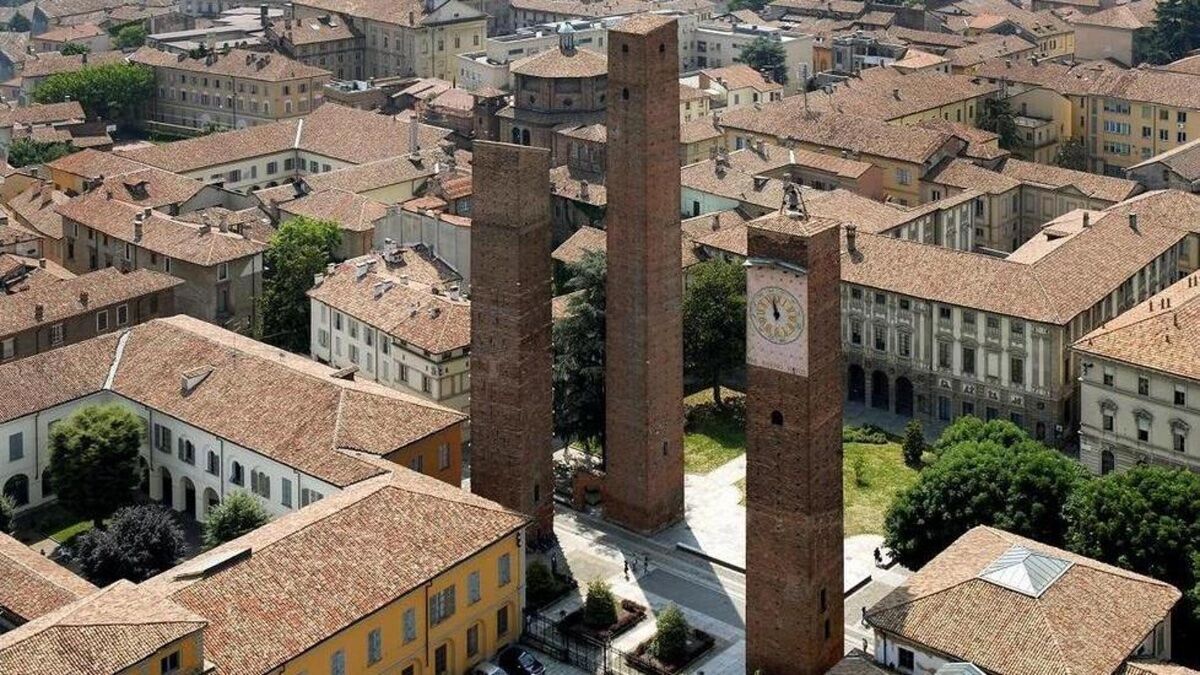 Tour alla scoperta di Pavia e della sua anima medievale desktop picture