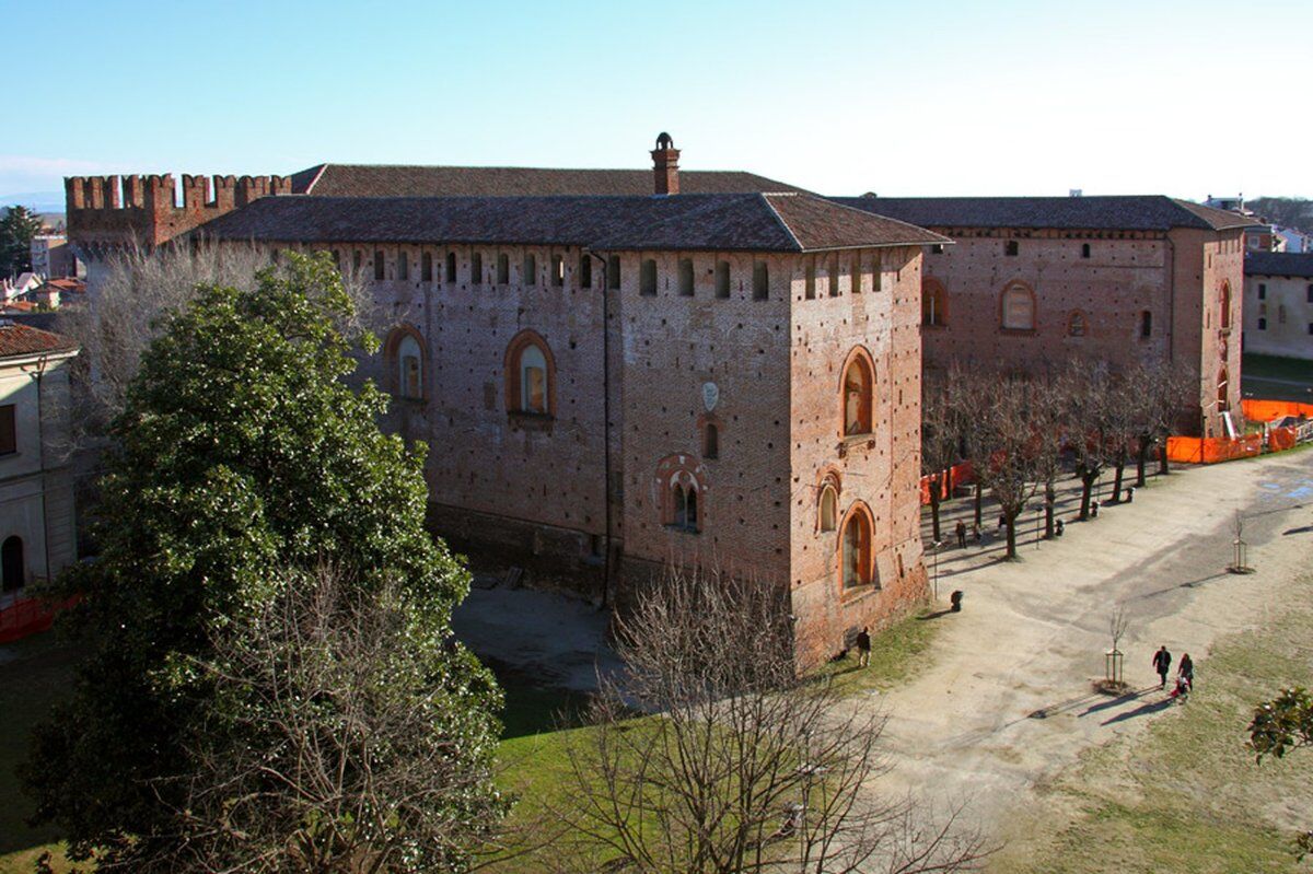 Tour nel cuore del Castello Sforzesco di Vigevano desktop picture