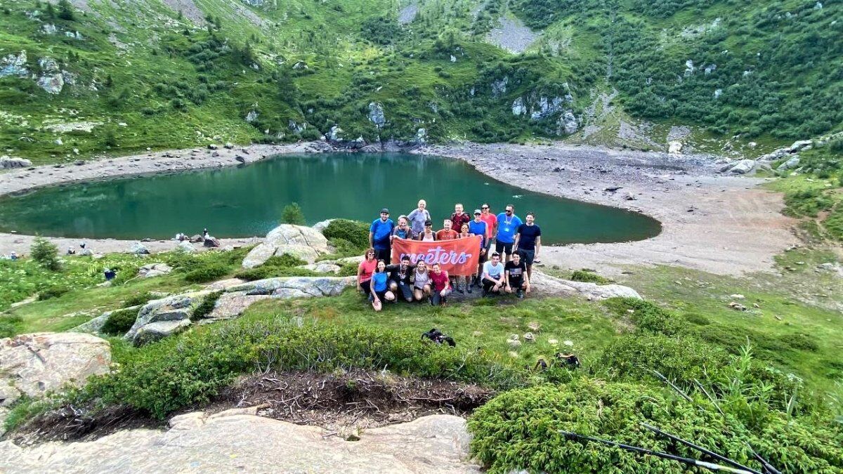 Escursione panoramica al Lago di Erdemolo desktop picture